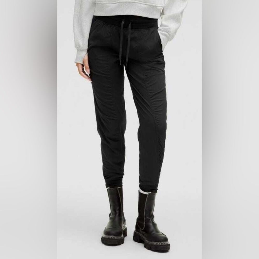LULULEMON BLACK DANCE STUDIO PANTS SIZE 6
